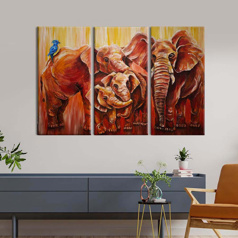 Triptychon „Elefantenfamilie“ – Acrylmalerei von Anna Elias Dreiteiliges Acrylgemälde einer Elefantenfamilie mit warmen Farbtönen und einem blauen Vogel auf dem Rücken eines Elefanten.